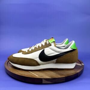 WOMENS NIKE DAYBREAK WHEAT SIZE 7